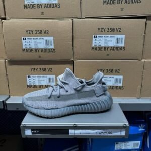 Assorted Fashion Sneakers Pallet: 100-Pair Wholesale Footwear Lot